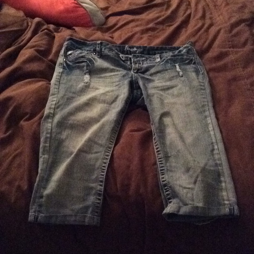 Amethyst Jean Capris.